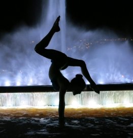 Pittsburgh Provides Delightful Backdrop for Contortionists